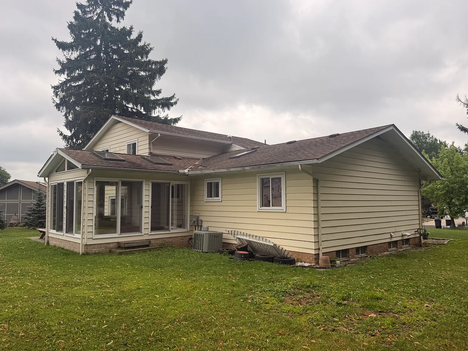 4 bed, 2600 sqft, $3,500 — Photo 3