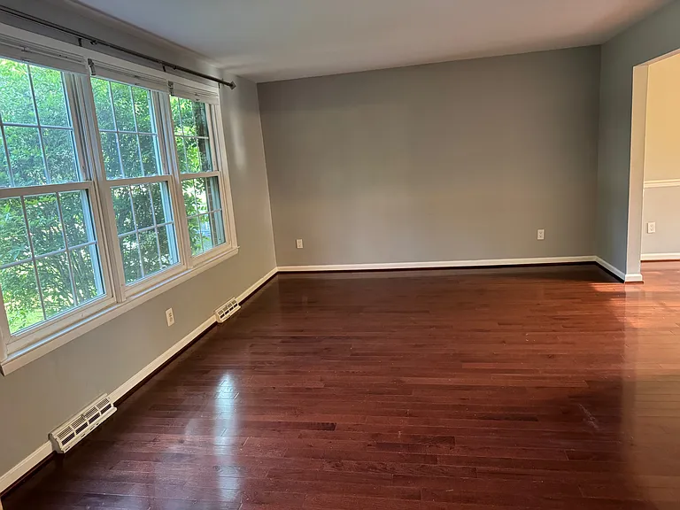 2428 Drexel St — Photo 8