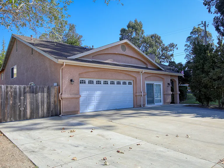245 Hazel Ln — Photo 1