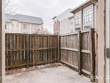 Building Photo - 612 Garden District Dr