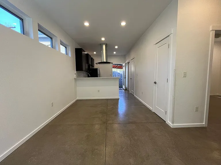 4554 NE 99th Ave #B — Photo 2