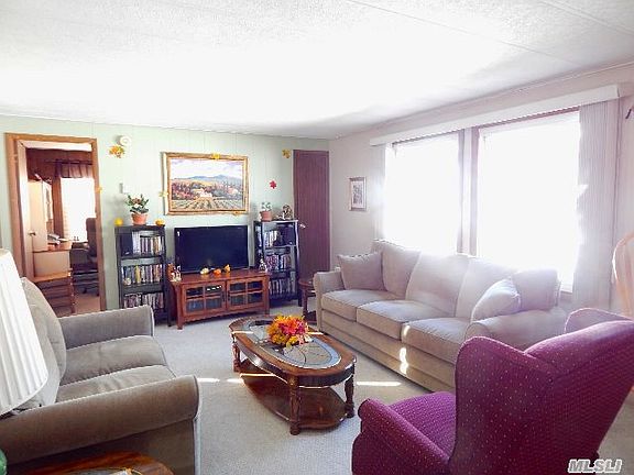 3rd image of 38 Greenwood Blvd