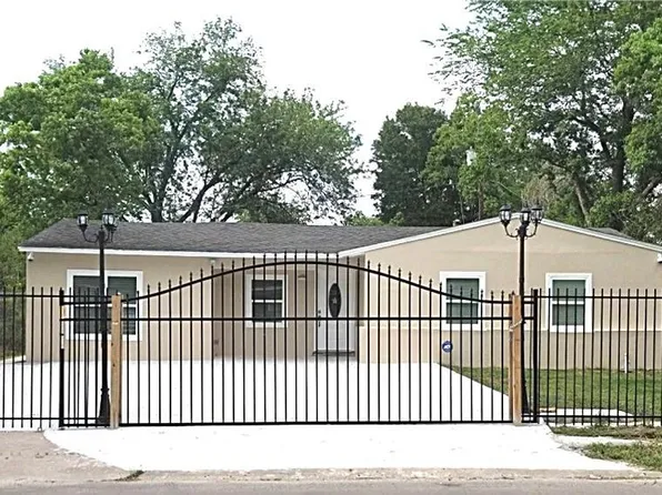 5631 Belarbor St, Houston, TX 77033