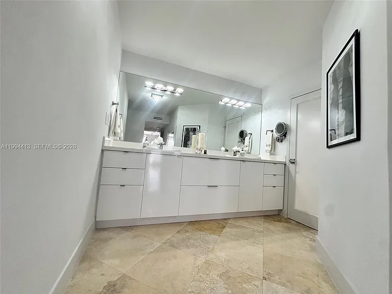 9225 Collins Ave #1111 — Photo 28