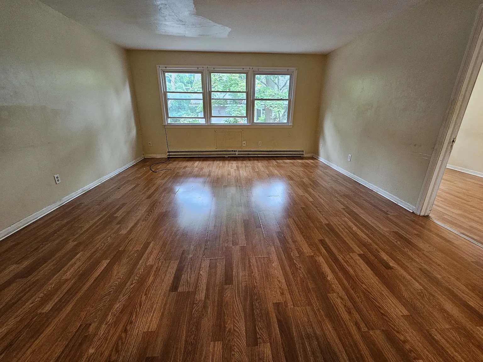 3 bed, 1.5 bath, $1,675 — Photo 2