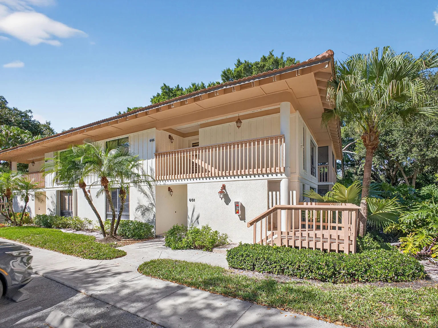 2 bed, 2.0 bath, 1366 sqft, $7,000 — Photo 1