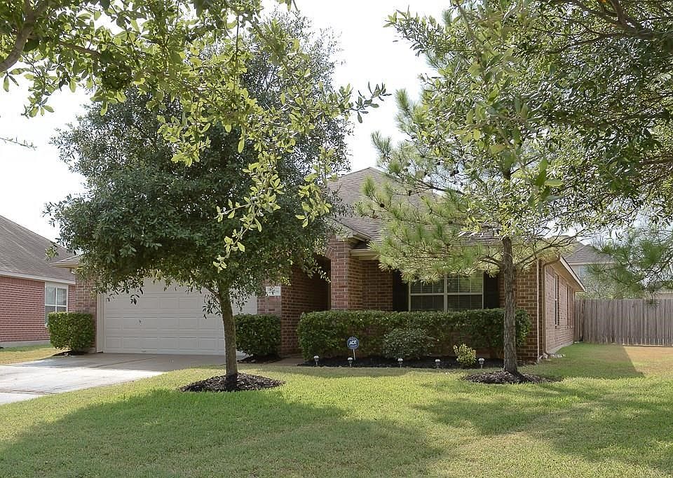 Beautiful four bedroom two full bath lovely home in highly desired Lakemont Terrace, located on an over-sized quiet cul-de-sac lot.  Covered front porch makes for great out door seating area.