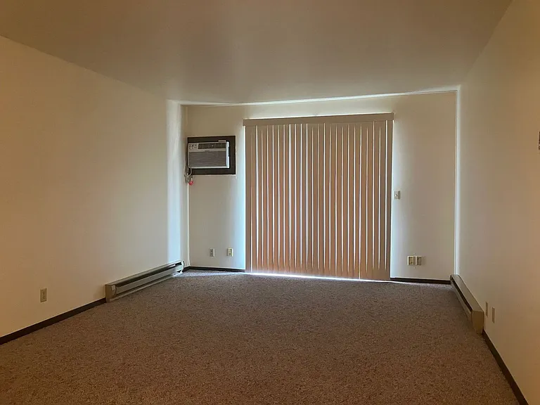 380 Mill Ave — Photo 2