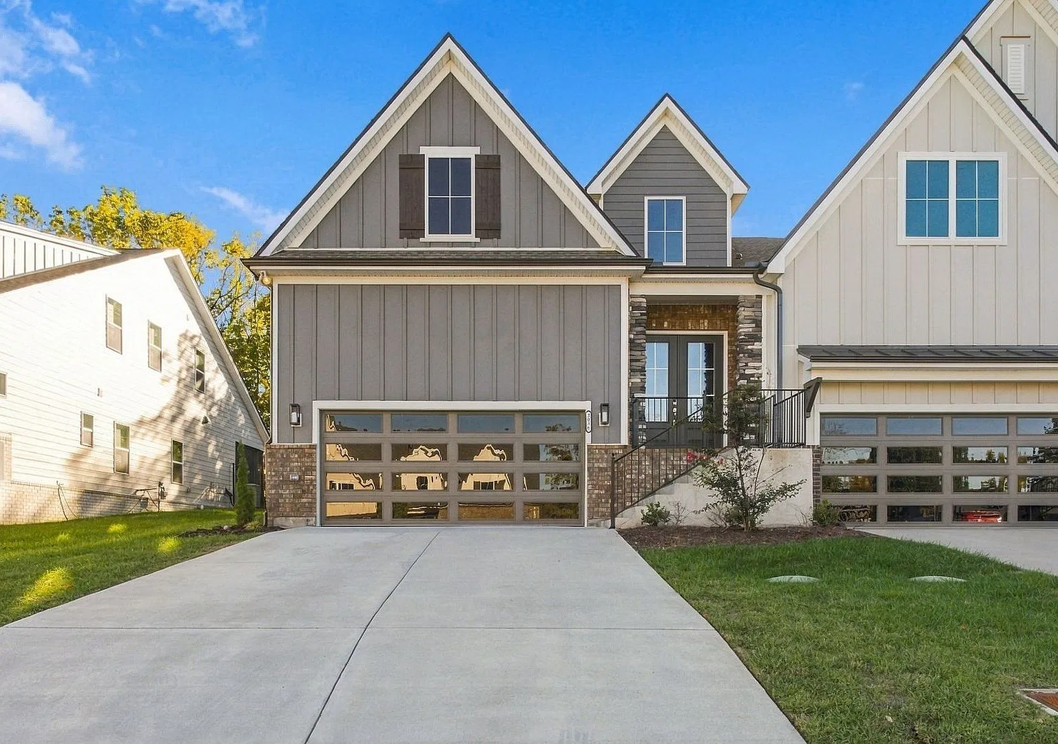 Beautiful 3-Bedroom Home with Bonus Room, 2-Car Garage & Wooded Views in Hermitage — Photo 1