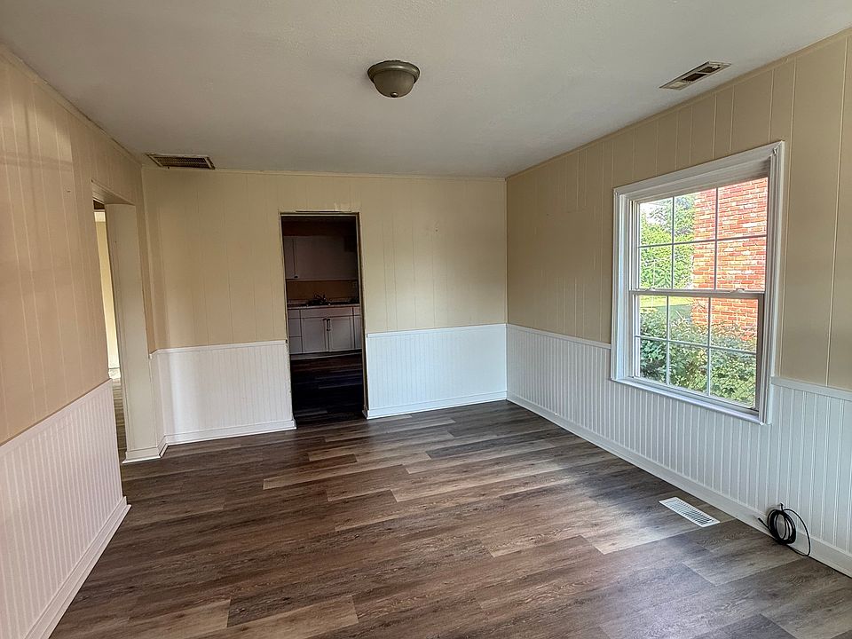 1st image of 902 Main Ave #A