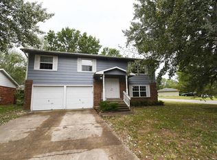 3120 W Countryside Dr, Springfield, MO 65807