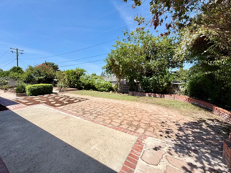 1939 Chapman Rd — Photo 40