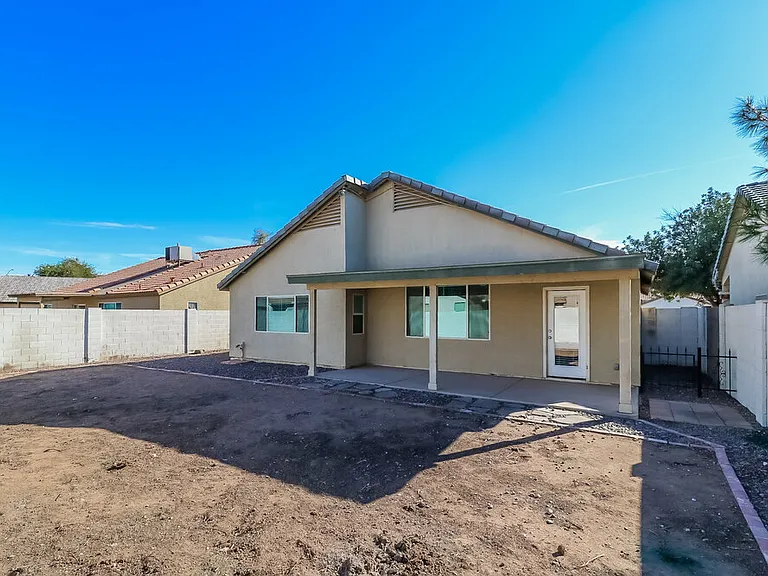 8936 W Fullam St — Photo 16