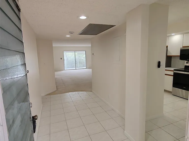 1801 Eleuthera Point #J3 — Photo 2