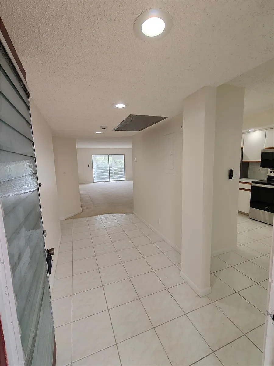 Building Photo - 1801 Eleuthera Point #J3