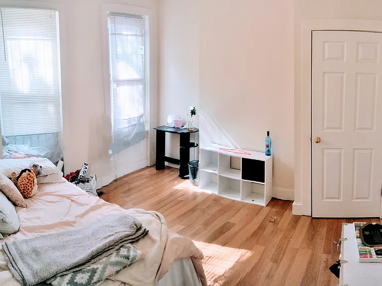 2027 N Gratz St — Photo 9