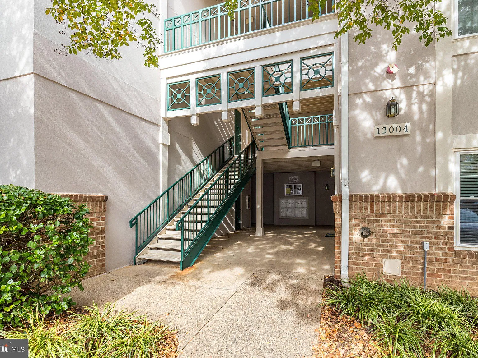 Oak Park Condo At Reston — Photo 1