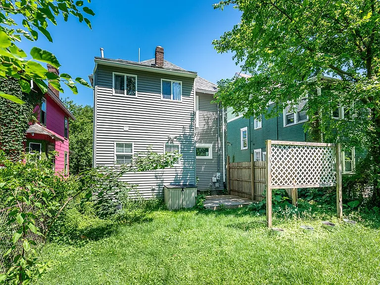 2435 Summit St — Photo 49