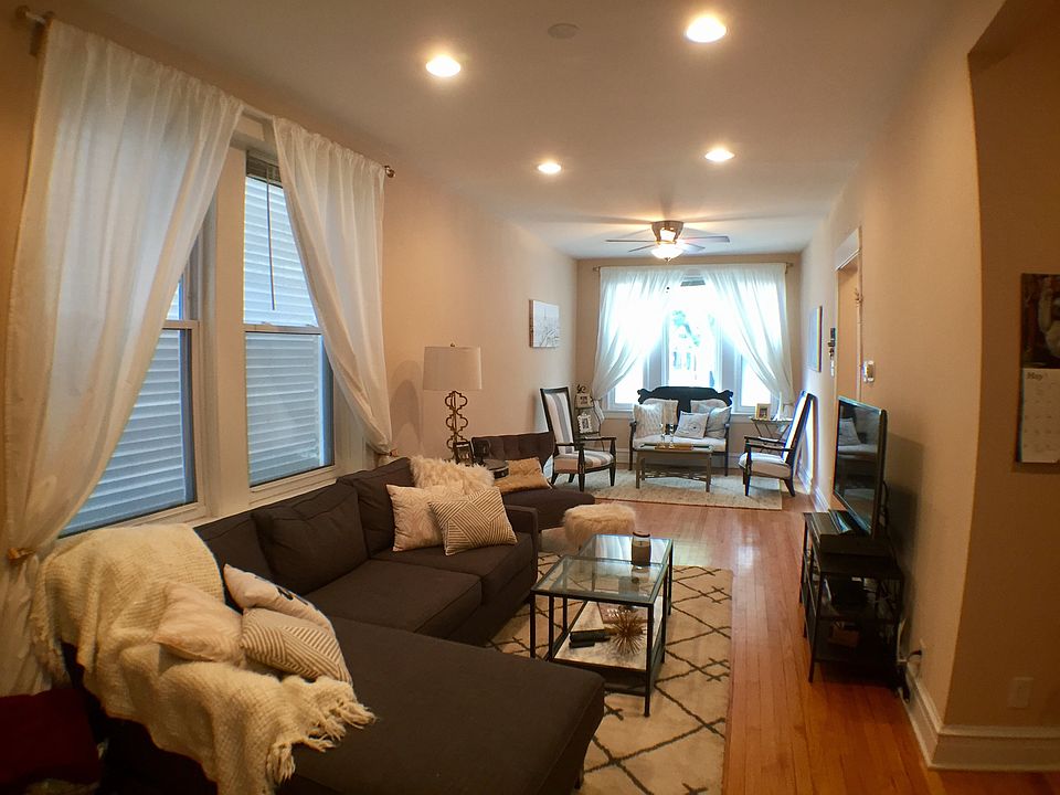 BIG MODERN LIVING ROOM, RECESSED LOGHTS, LARGE WINDOWS, REFINISHED HARDWOOD FLOORS.