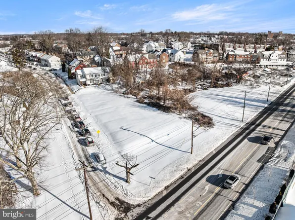 913 907 Meadow Ln, Chester, PA 19013