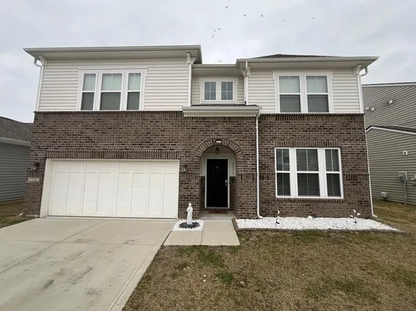 2346 Creek Bank Dr, Columbus, IN 47201
