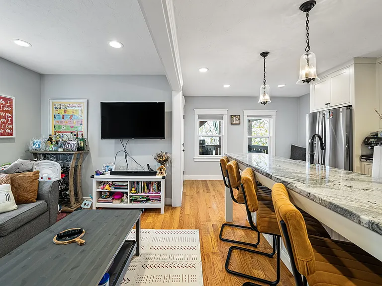 228 Havre St #3 — Photo 20