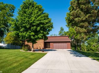 1717 Country Club Ln, Marshalltown, IA 50158