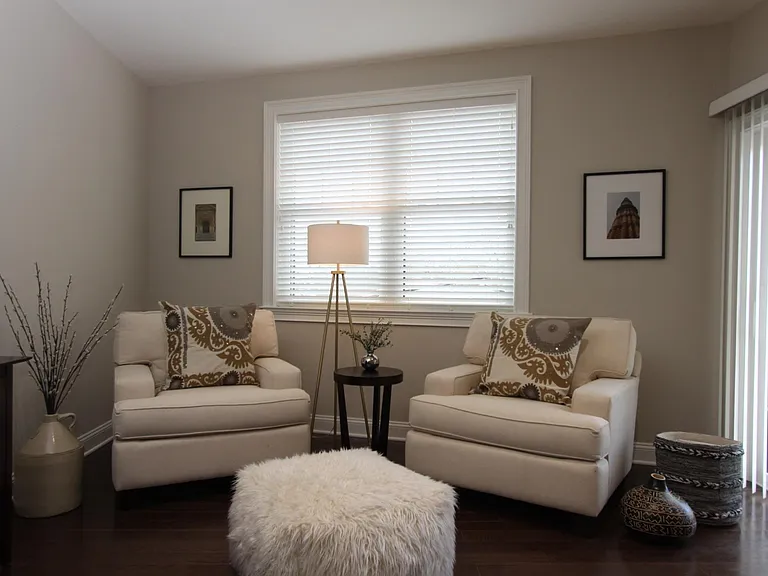 Living Room (2)