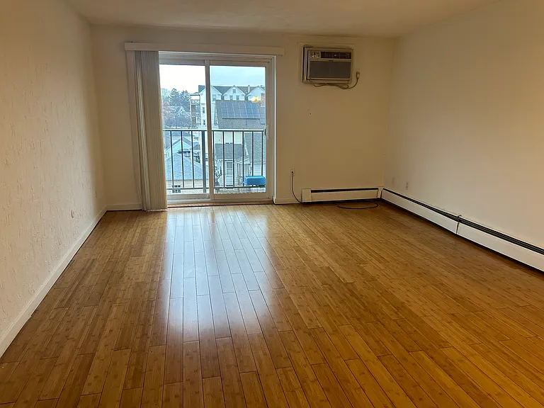 18 Park Ave #18 — Photo 2