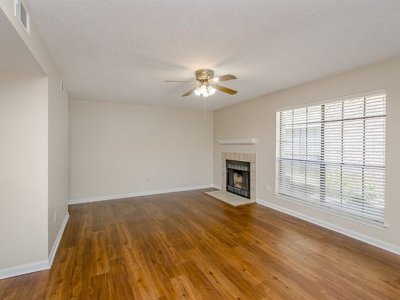3rd image of 10213 Ballina Ave APT C