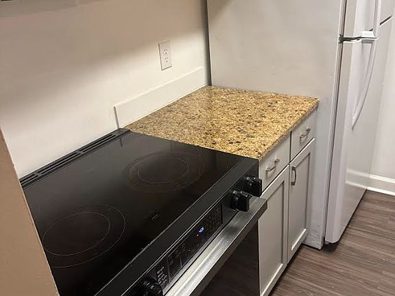 4th image of 1493 E Chateau Vert St E APT B