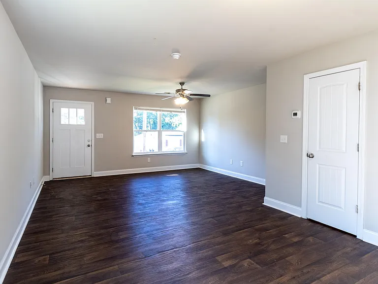 223 E Church St — Photo 12