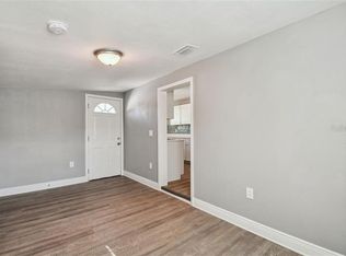 8 E Willow Rd, Prospect Heights, IL 60070