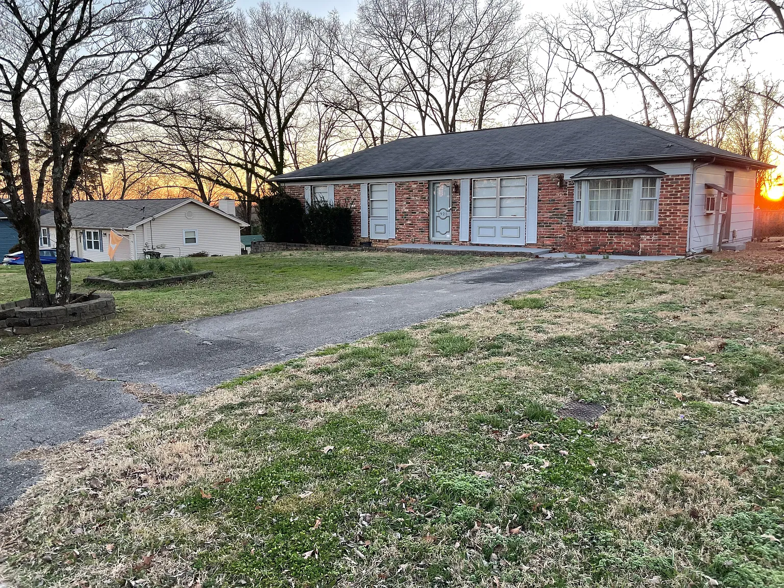 3 bed, 1296 sqft, $2,000 — Photo 2