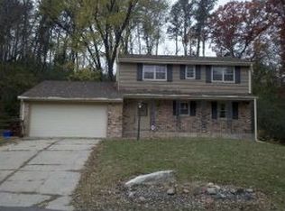 11571 Robinwood Cir, Minnetonka, MN 55305