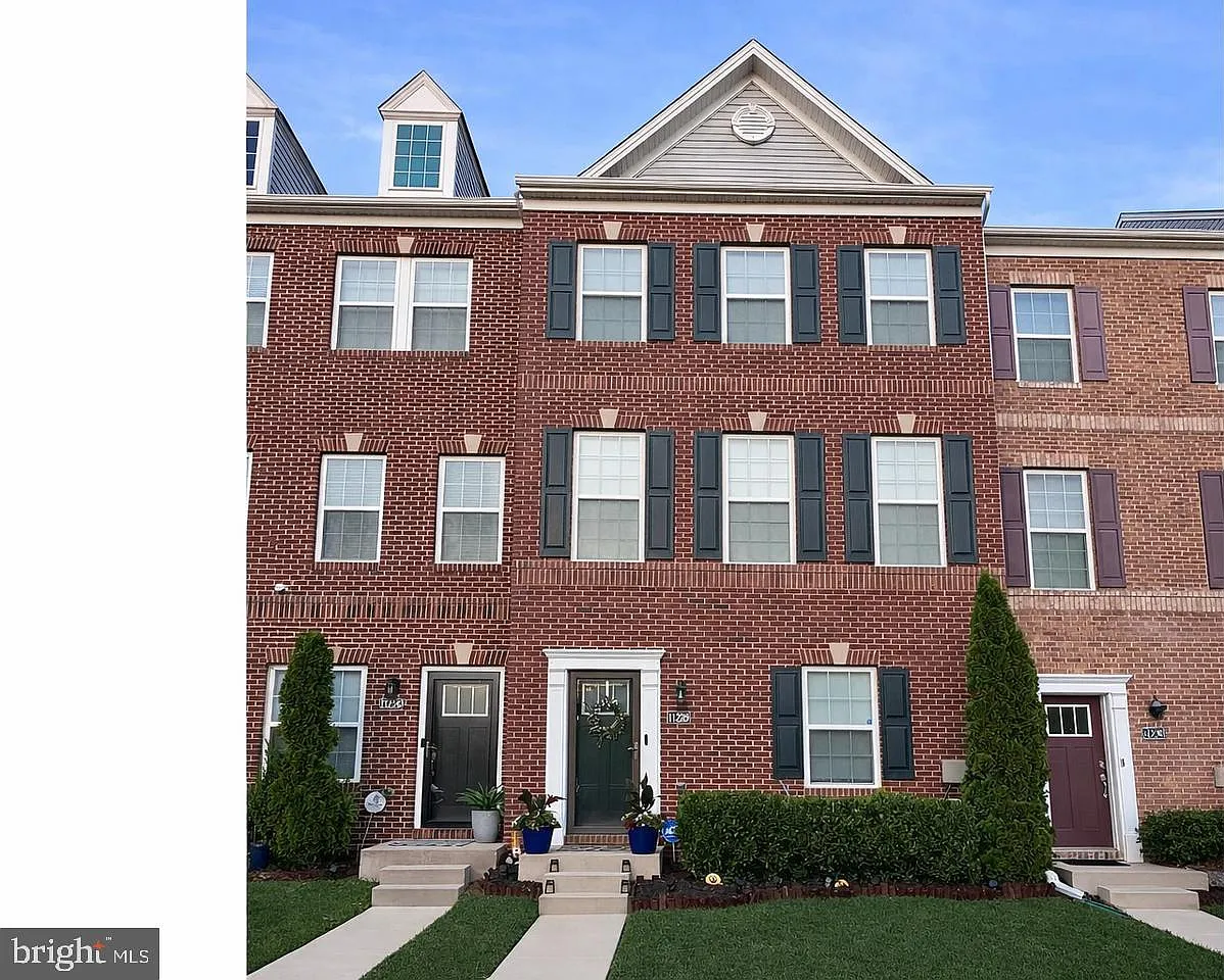 3 bed, 4.0 bath, 2520 sqft, $3,200 — Photo 1