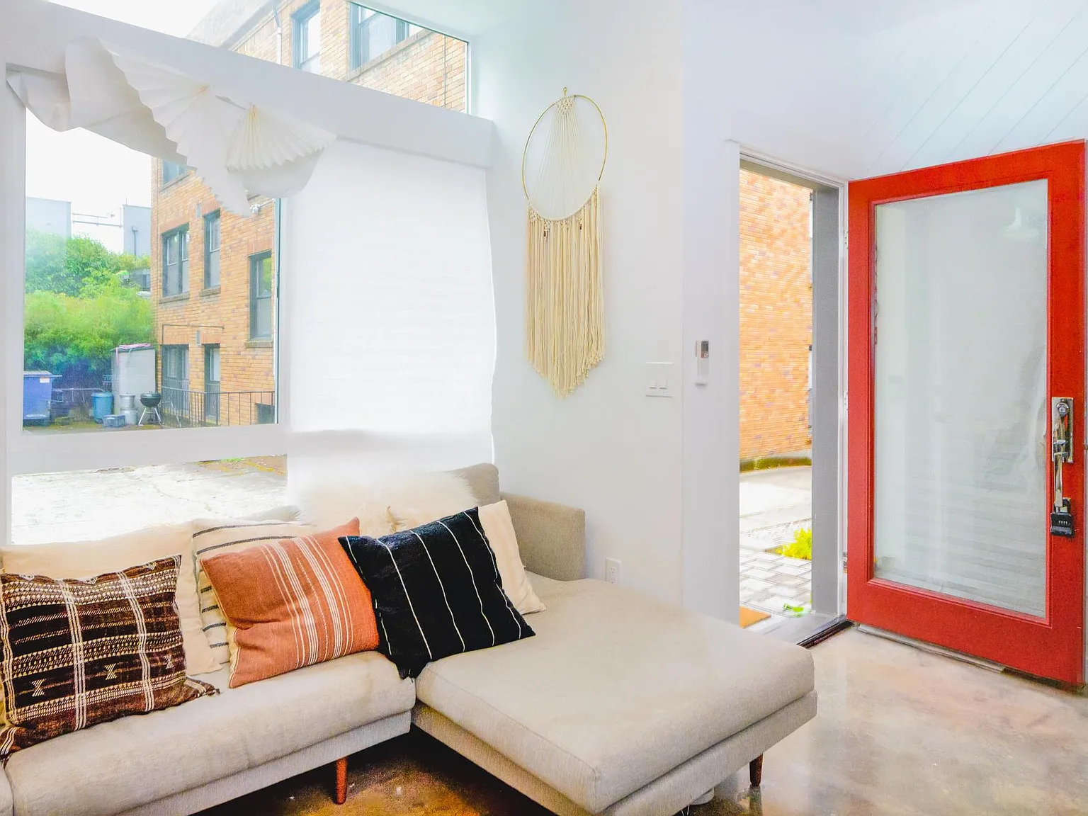 2 bed, 1045 sqft, $3,500 — Photo 2