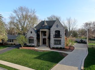 356 Sycamore Dr, Naperville, IL