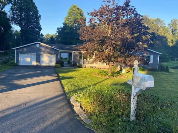 135 Maple Meadow Mine Rd, Fairdale, WV 25839