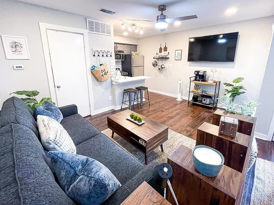 1st image of 3121 Sondra Dr APT 304