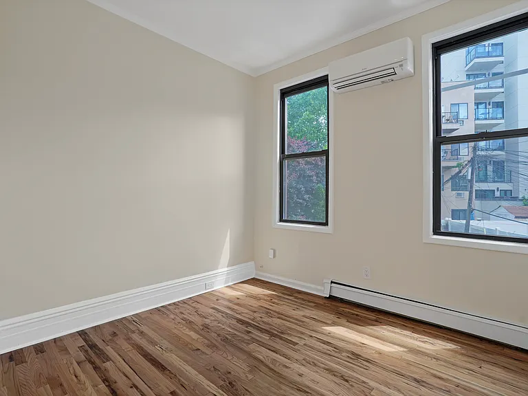 18 Russell St #2 — Photo 8