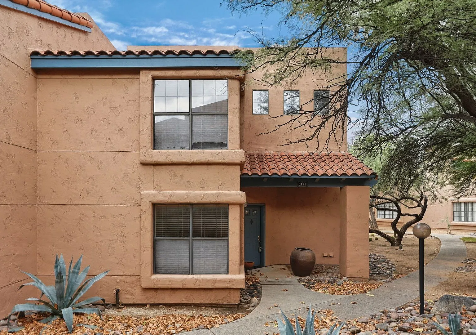 Catalina Foothills Living: 2-Bed + Loft Home with Private Patio | 85750 — Photo 3