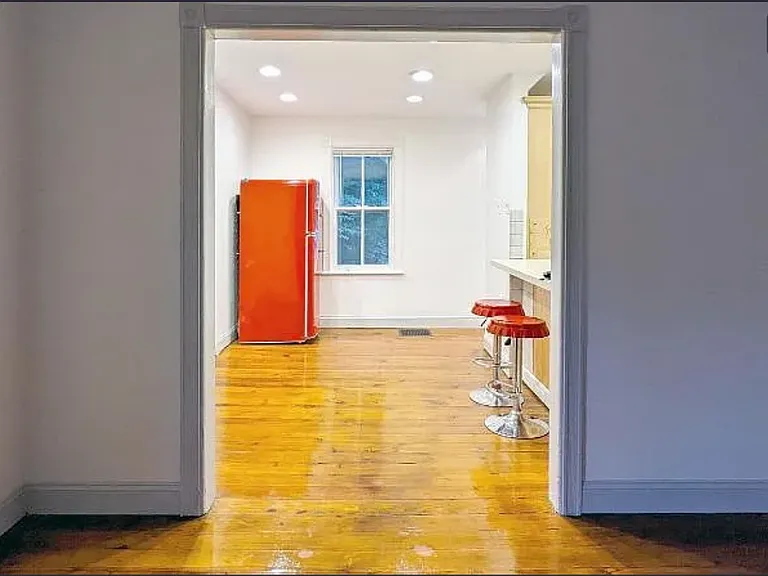 11-13 Hart Ave — Photo 5