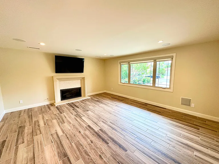32039 Grenville Ct — Photo 12