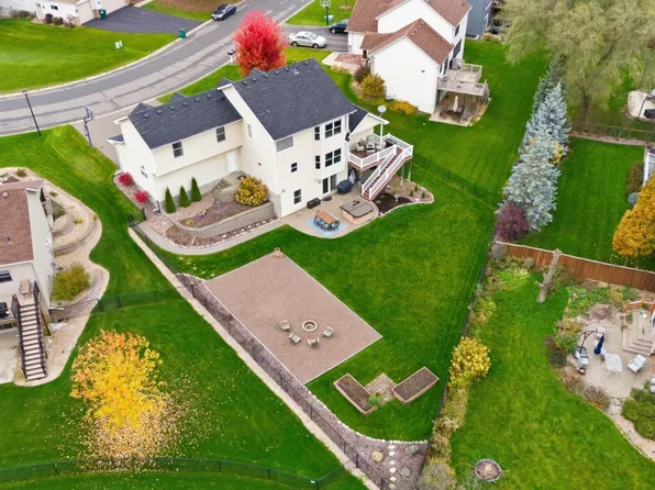 604 Topaz Ln, Hudson, WI 54016