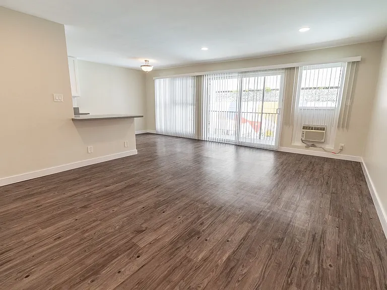8375 Fountain Ave — Photo 12