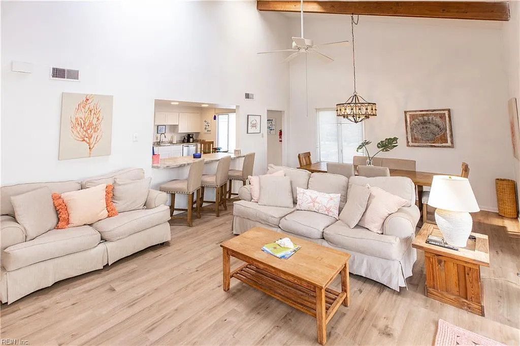 4 bed, 2.5 bath, 2409 sqft, $2,900 — Photo 3