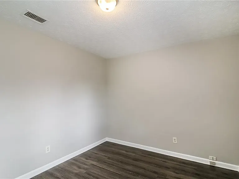 307 Hamilton Glenn #305 — Photo 11
