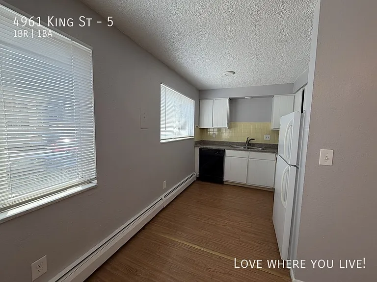 4961 King St #5 — Photo 2