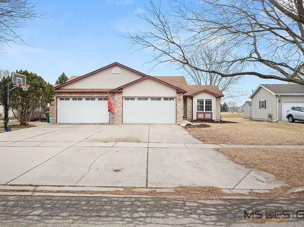 678 S Elizabeth St, Maple Park, IL 60151